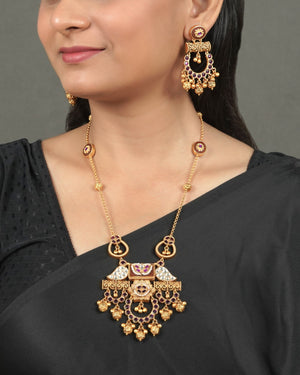 Antique Golden Heritage Pendant Set for Traditional Look styled in traditional golden jewellery display