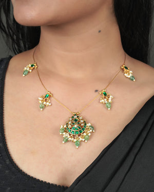 Lightweight Jadau Pachi Kundan necklace for comfortable festive wear
