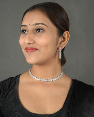 Diamond-inspired jewellery set with necklace and matching earrings