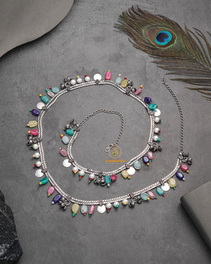 Kandora waist jewellery highlighting bridal waist styling for photos