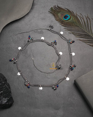 Kandora waist jewellery highlighting bridal waist styling for photos