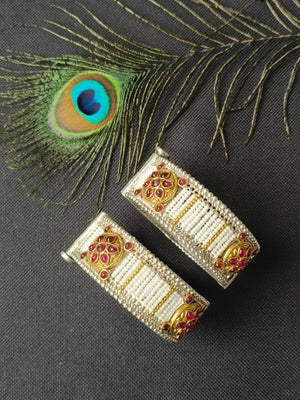 Western-ethnic fusion bangles set with trending kangans