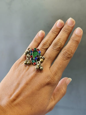 Occasion golden heritage ring with rich decorative character