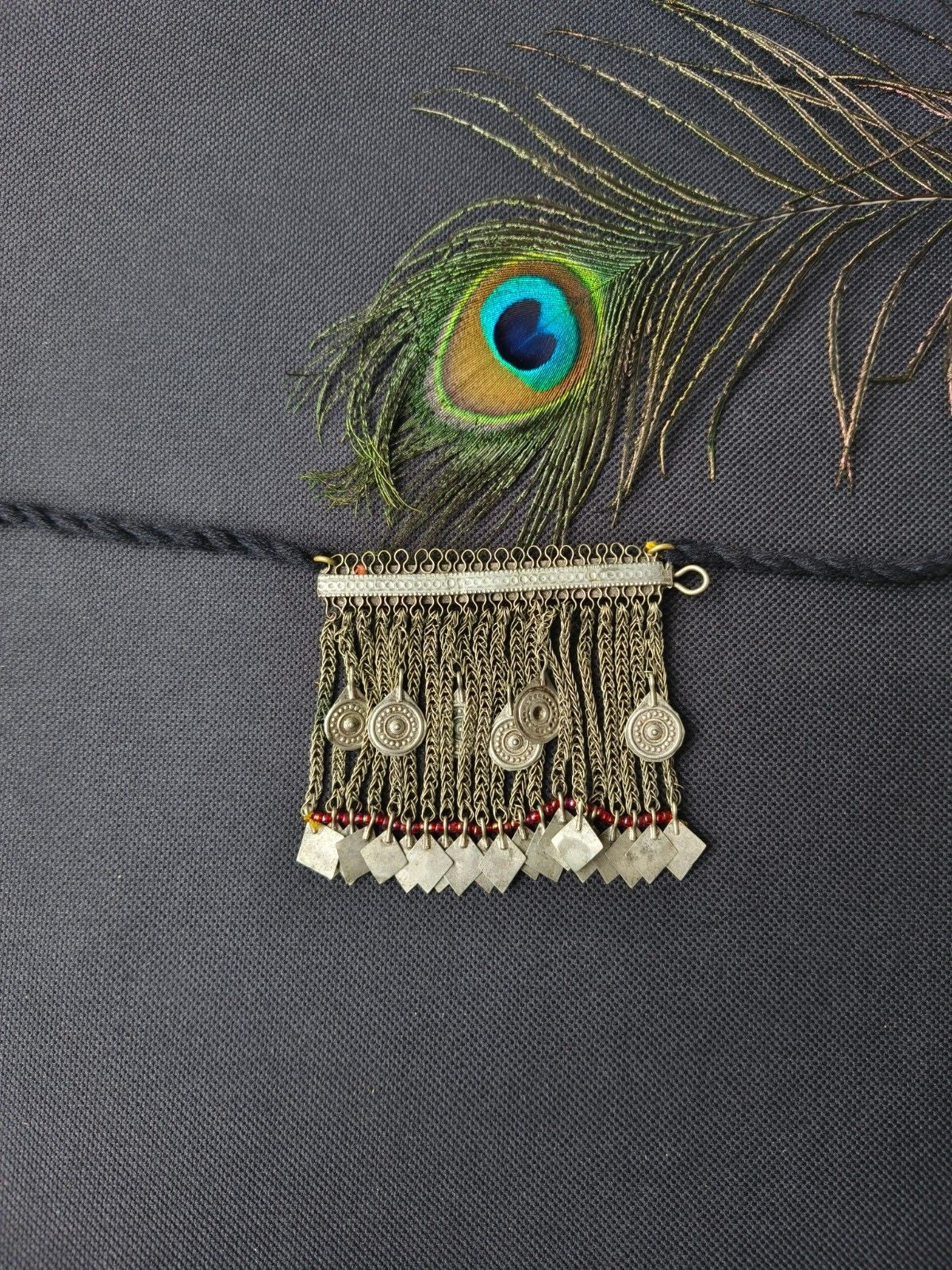 Heritage necklace for festive wear with versatile traditional style