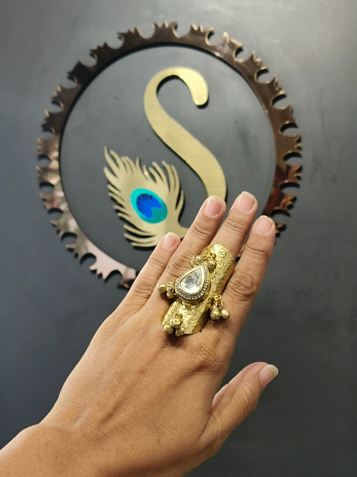 Elegant fusion trending ring with graceful polished finishing
