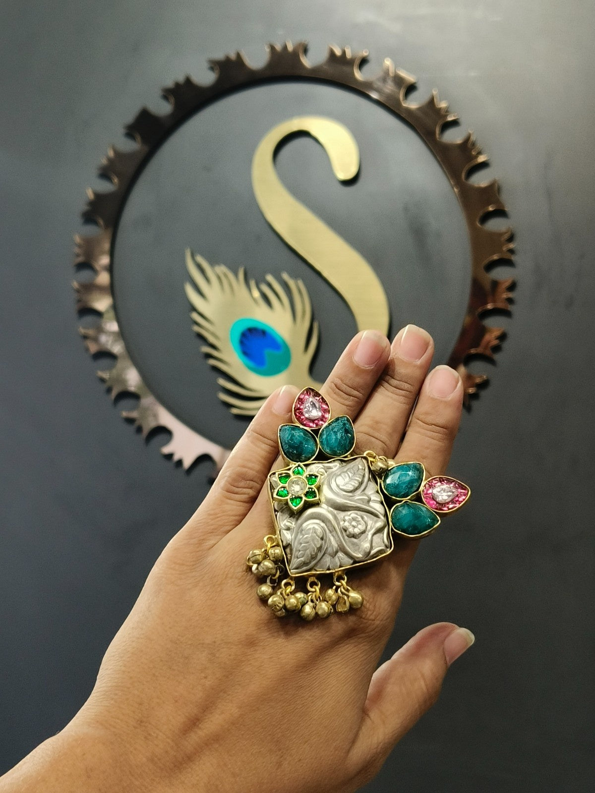 Trend forward fusion ring with modern jewellery attitude