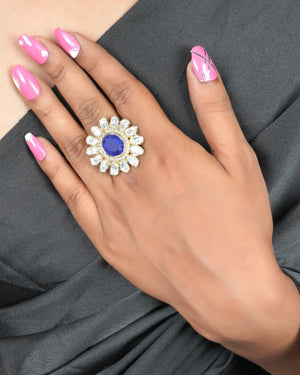 Antique Kundan ring with traditional stone detailing and vintage finish
