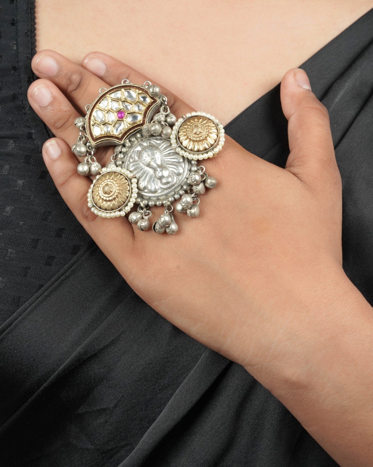 Signature fusion trending ring with memorable style detailing