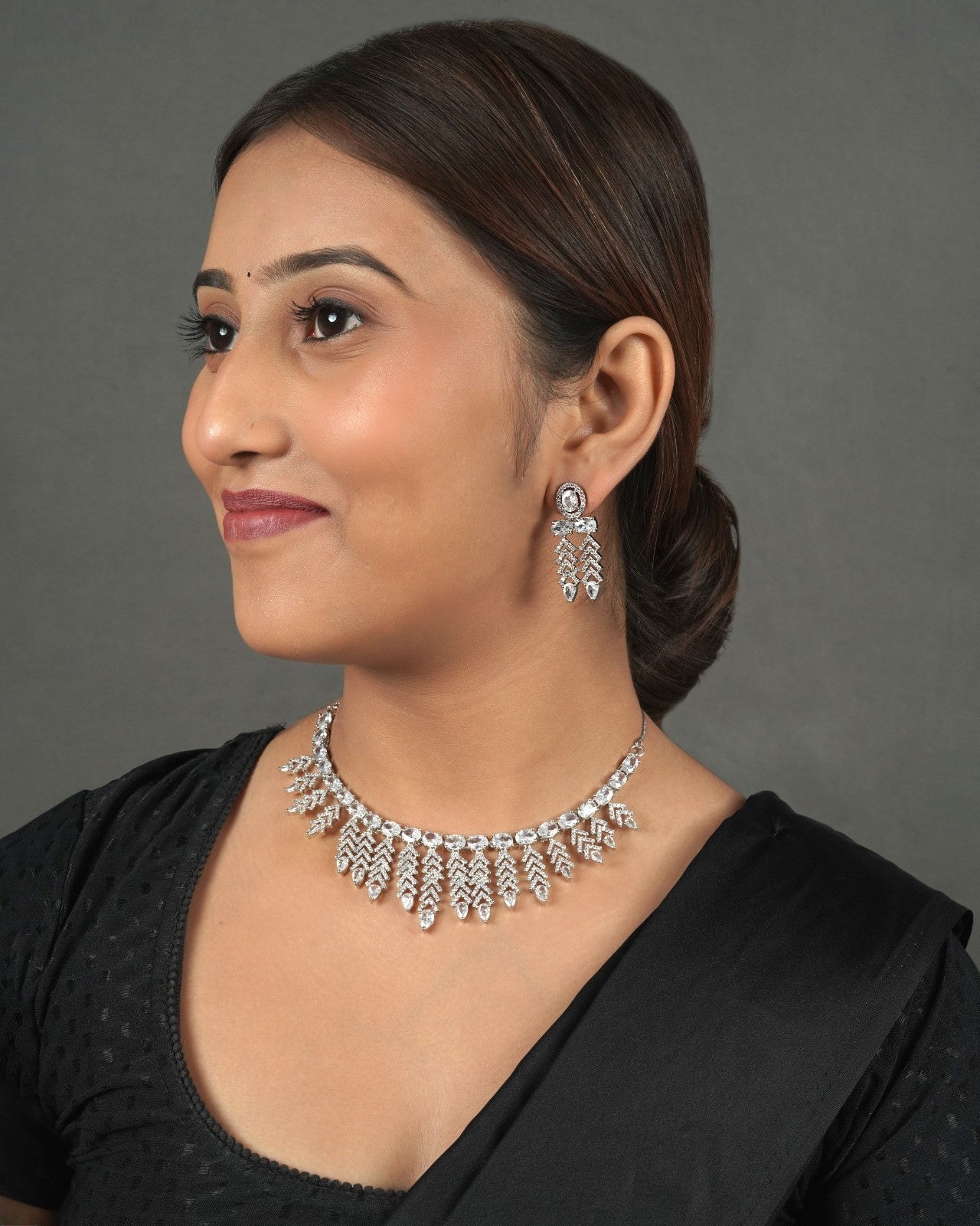 Elegant necklace set from Diamond Collection for special occasions