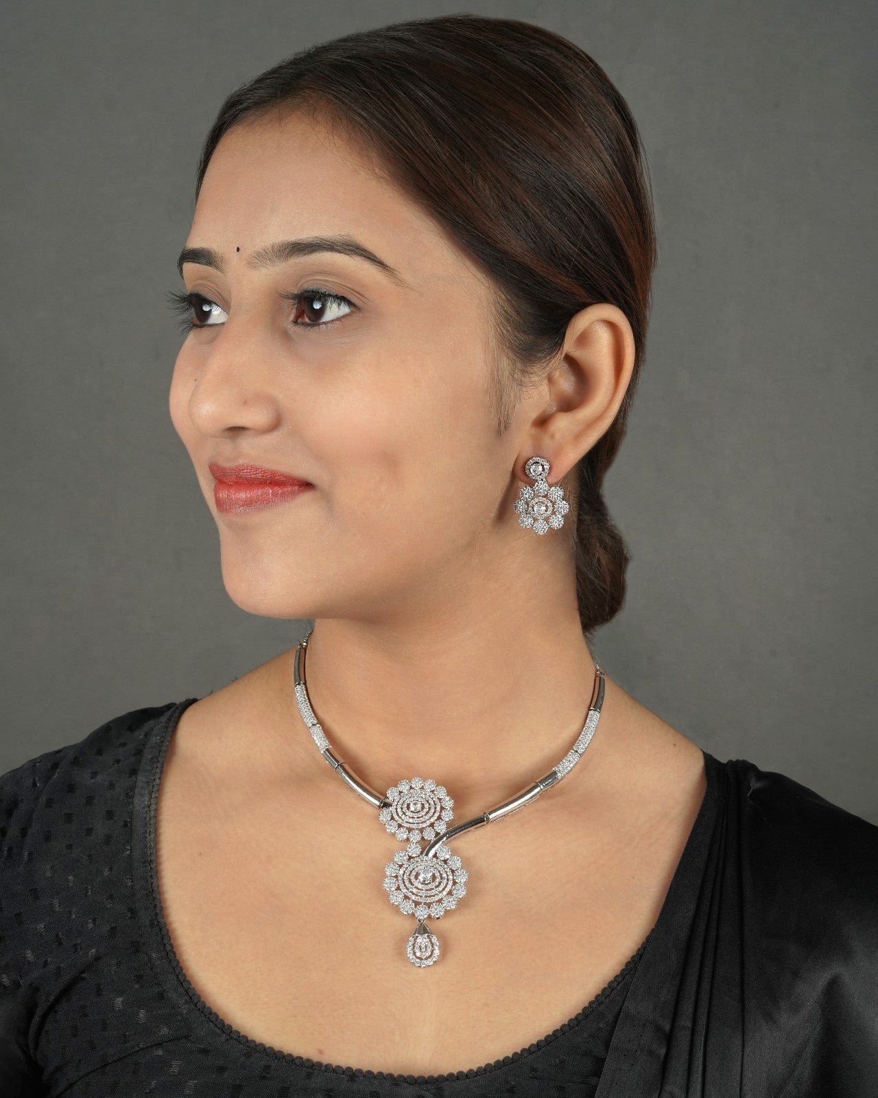 Diamond-inspired jewellery set with necklace and matching earrings
