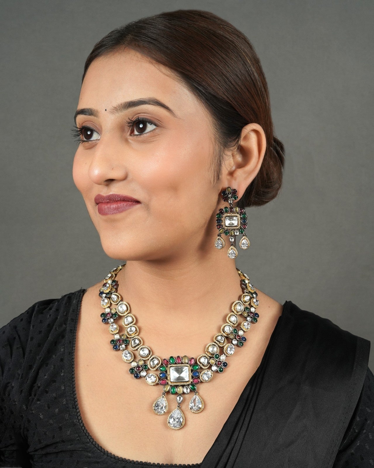 Sparkling necklace set for women suitable for weddings and festivals
