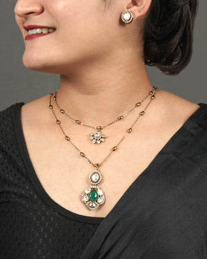 luxury bridal edit jadau kundan pendant set with matching earrings