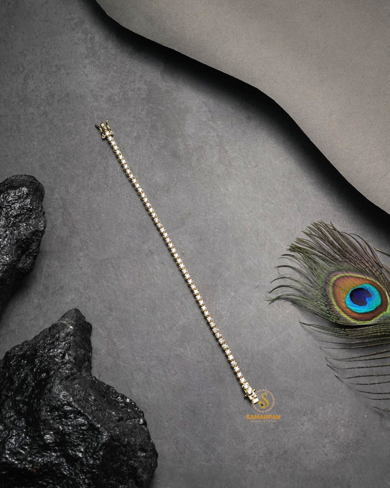 Gift-worthy Diamond Collection bracelet with elegant styling for women