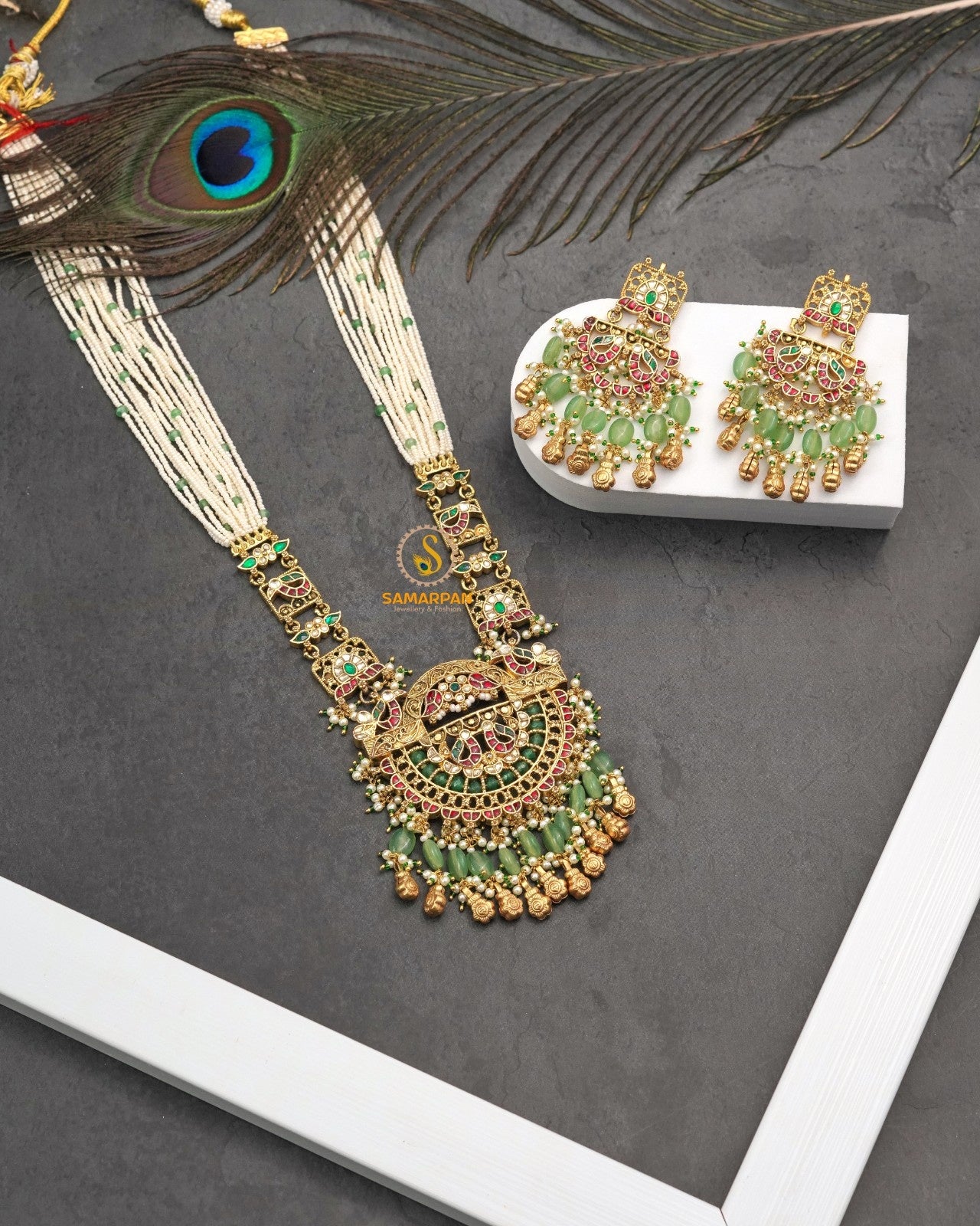 bridesmaid balance jadau kundan pendant set with matching earrings