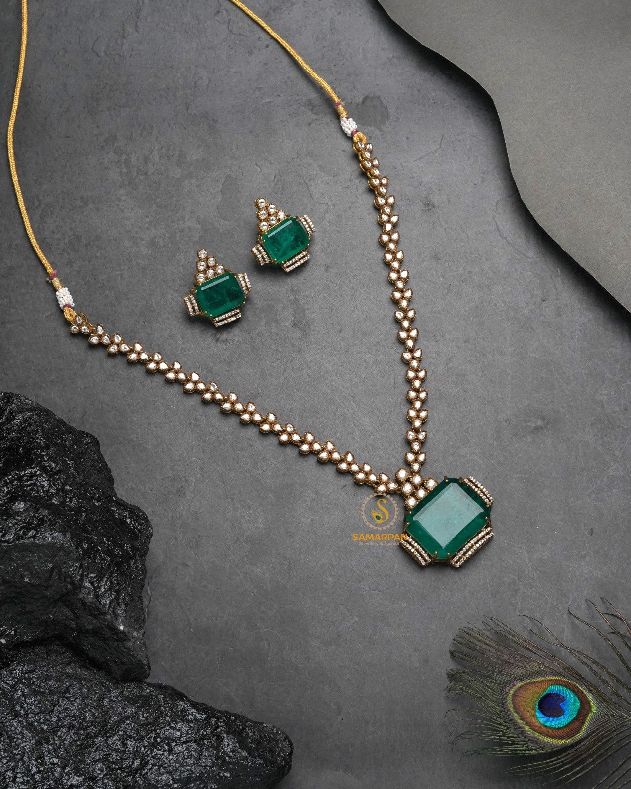 Elegant necklace set from Diamond Collection for special occasions