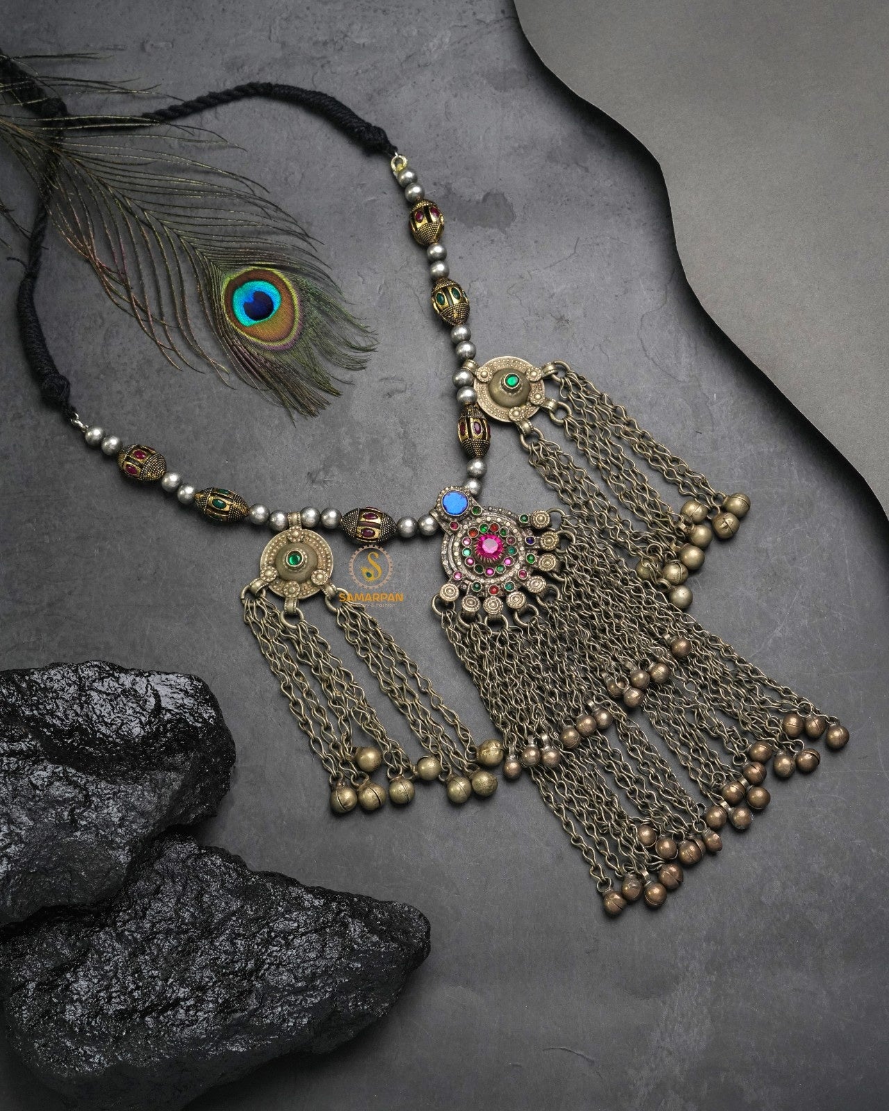 Modern lightweight pendant necklace set with matching earrings for everyday elegance