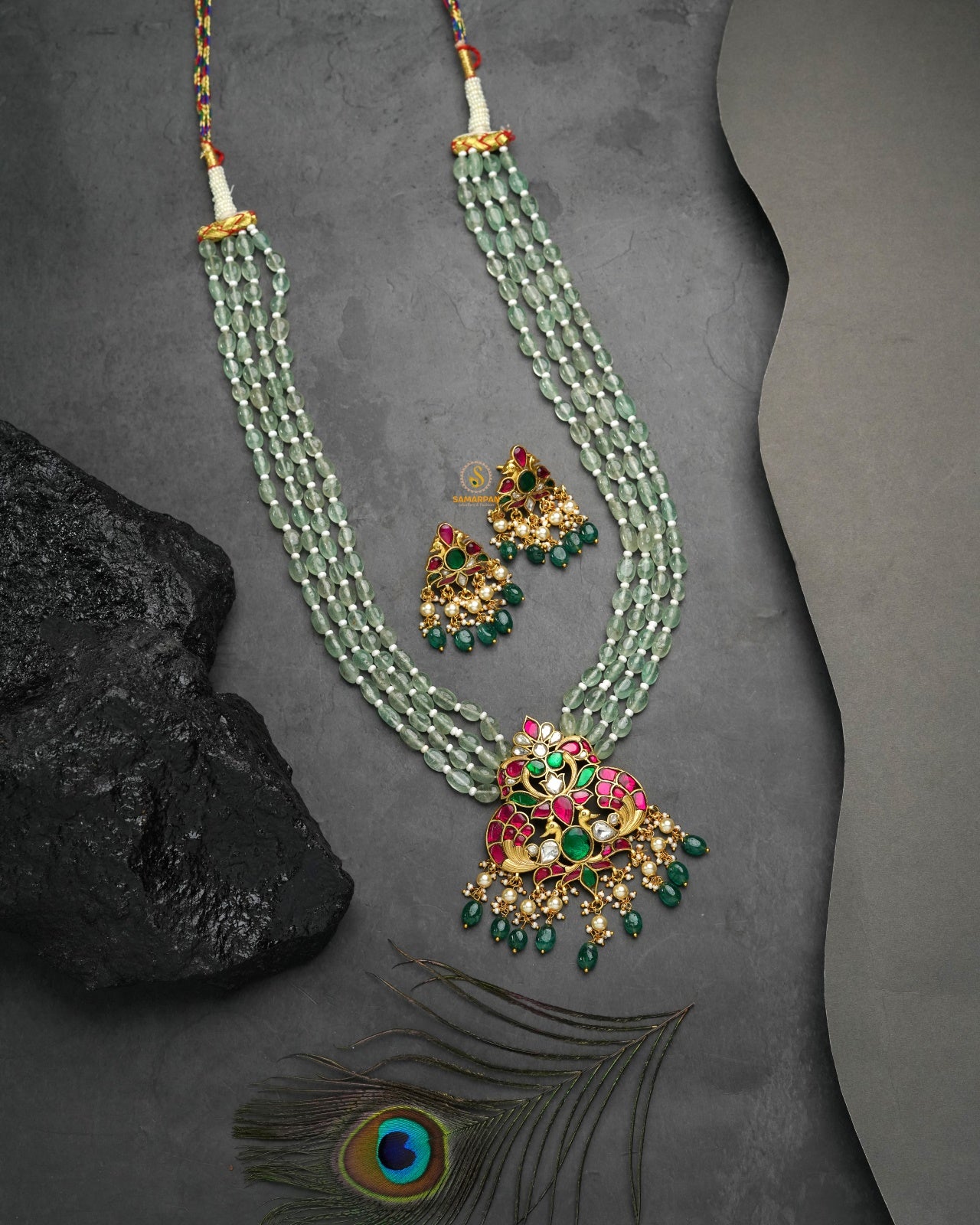 minimal heritage jadau kundan pendant set with matching earrings