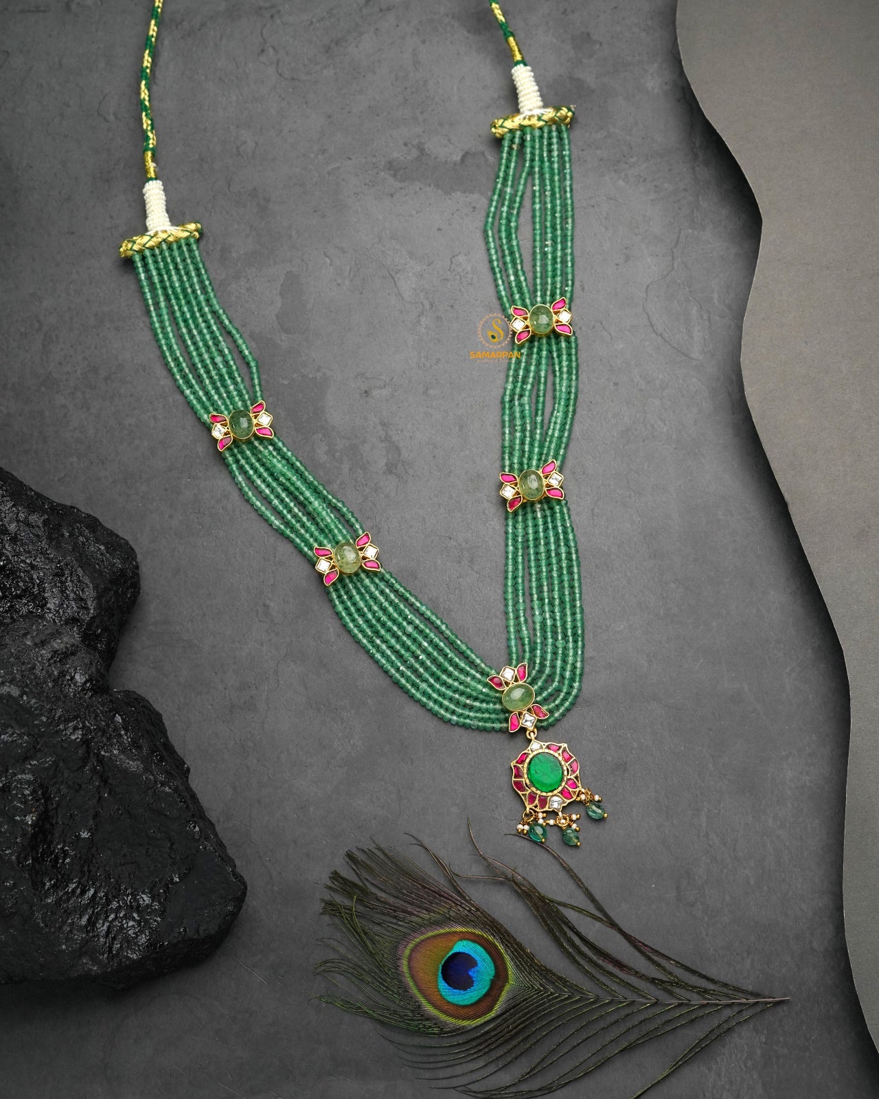bridal heirloom glow jadau kundan pendant set with matching earrings