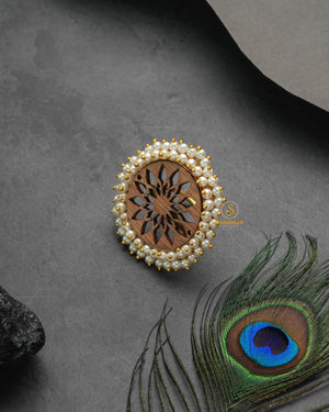 Chic metallic golden glow ring with fresh fashion-led finish