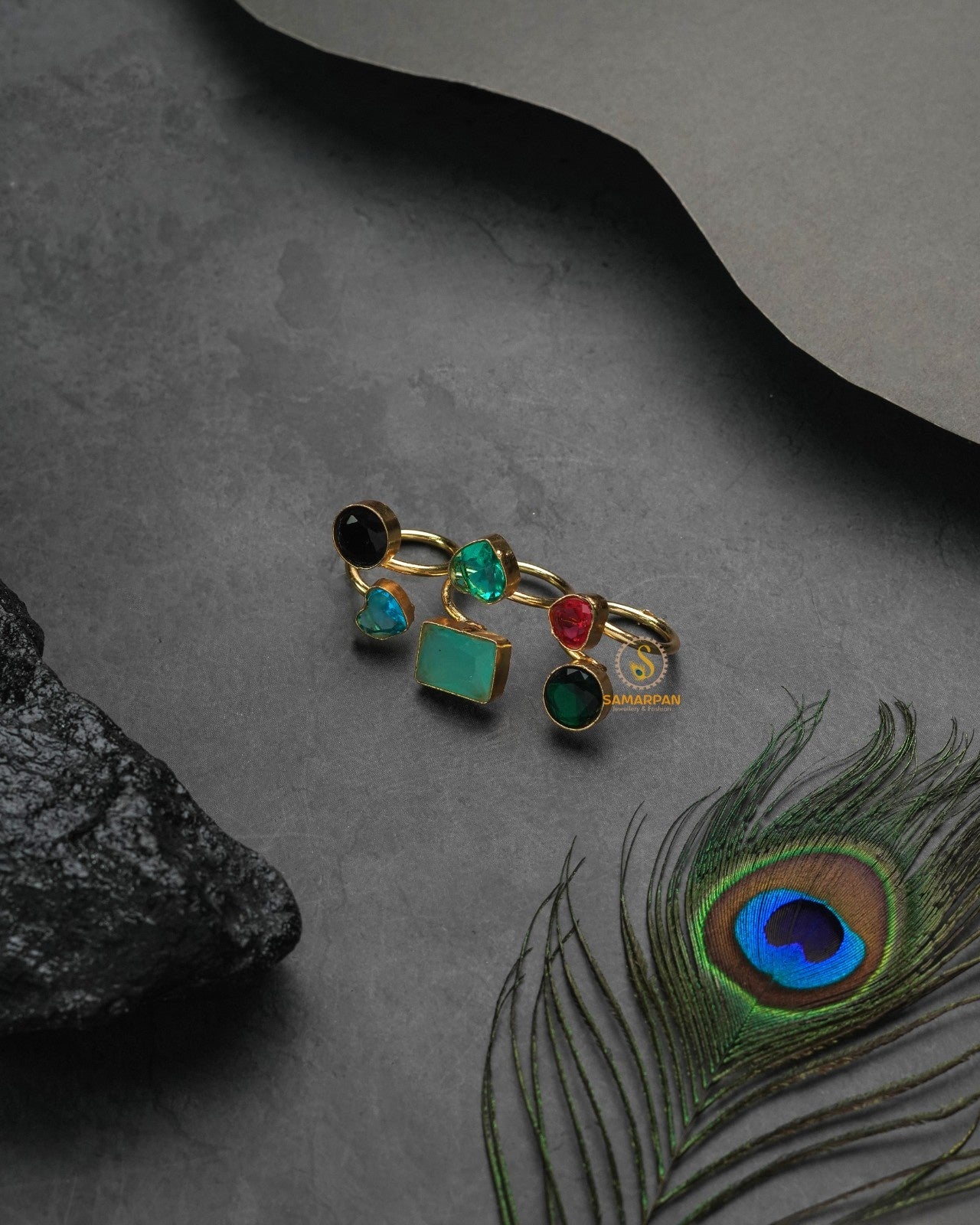 Sculptural metallic golden glow ring with artistic modern character